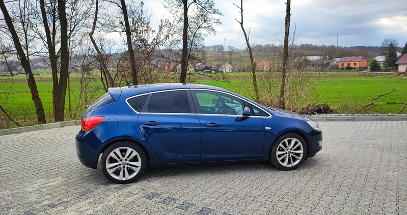 Opel Astra cena 21000 przebieg: 248365, rok produkcji 2009 z Miechów małe 211